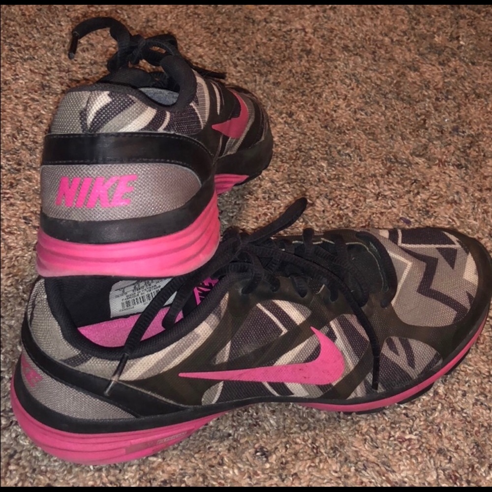 Nike Tennis Shoes